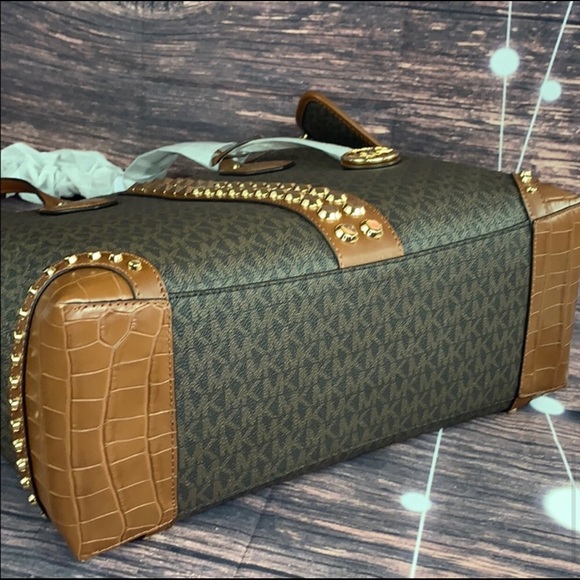 👜NEW MICHAEL KORS EVA STUDDED LARGE SIGNATURE PVC - Picture 8 of 10